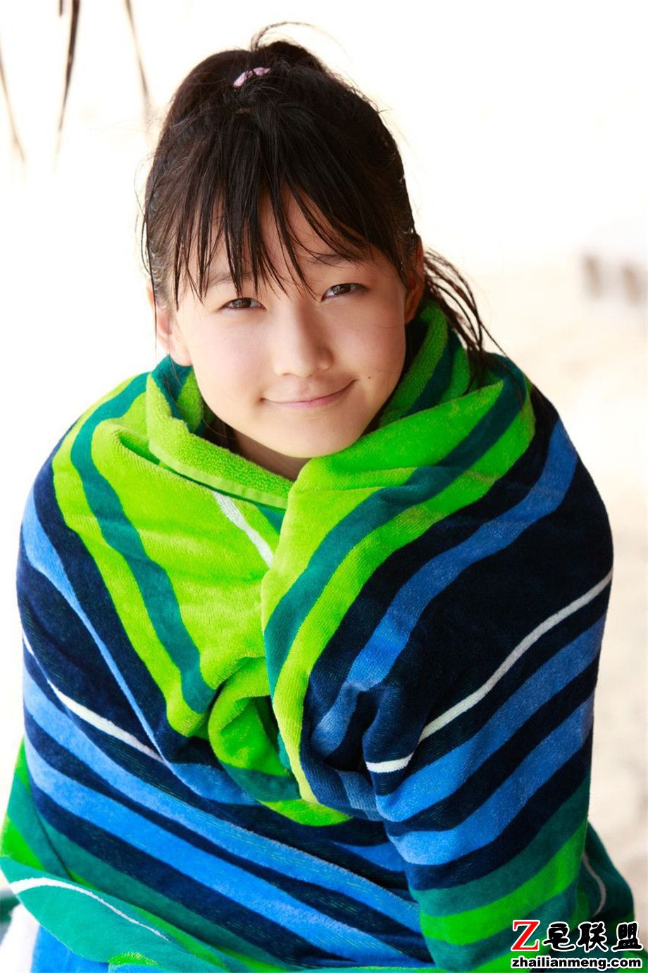 98年可爱日本萝莉<a href=/e/tags/?tagname=%E7%BE%8E%E5%A5%B3 target=_blank class=infotextkey>美女</a>鞘师里保<a href=/e/tags/?tagname=%E5%86%99%E7%9C%9F target=_blank class=infotextkey>写真</a>照片第1张