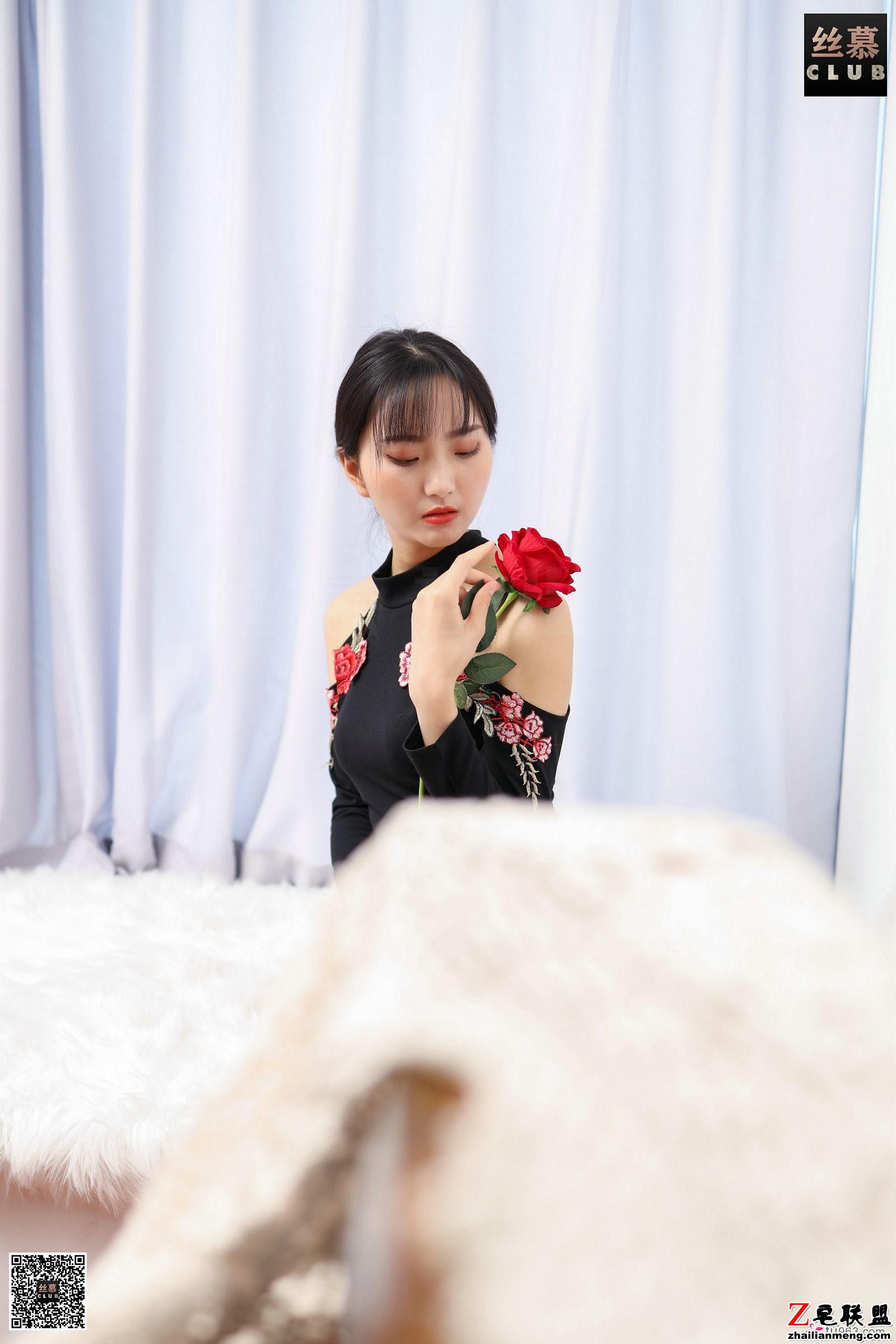 丝慕写_真 SM110 佳佳的露肩裙