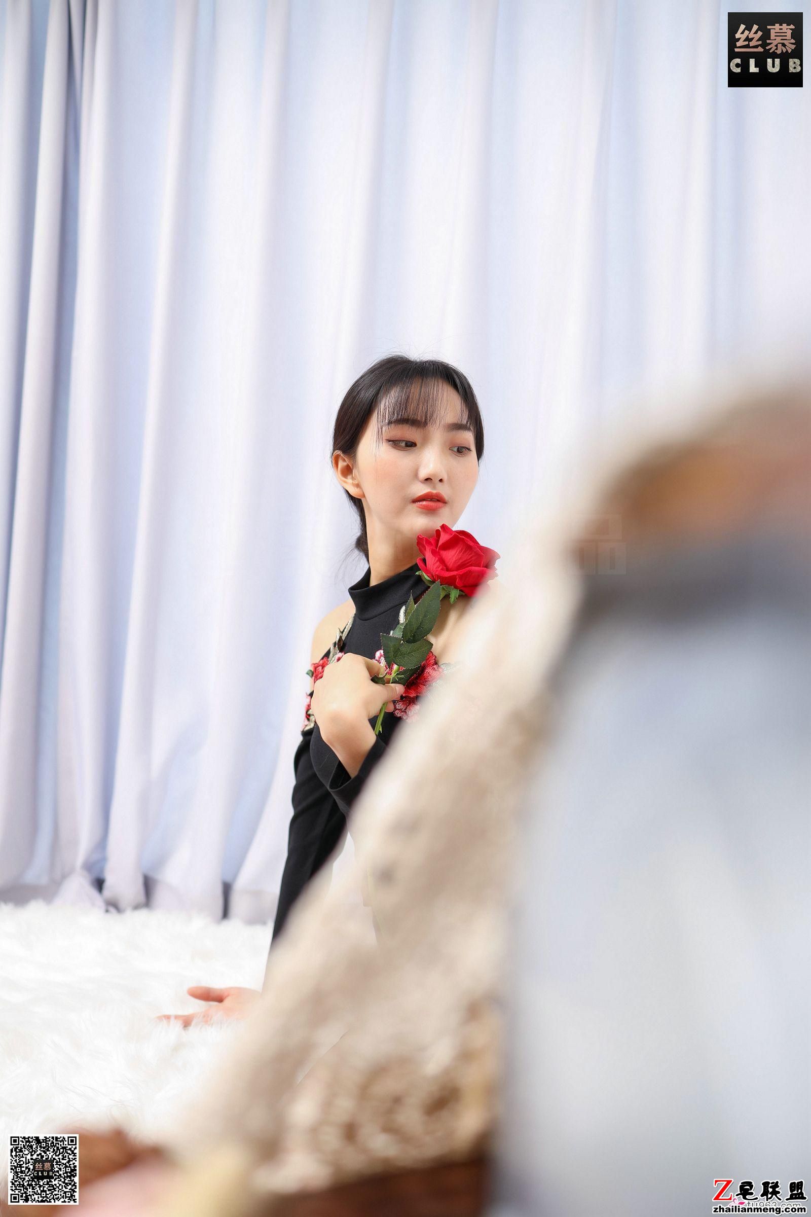 丝慕写_真 SM110 佳佳的露肩裙