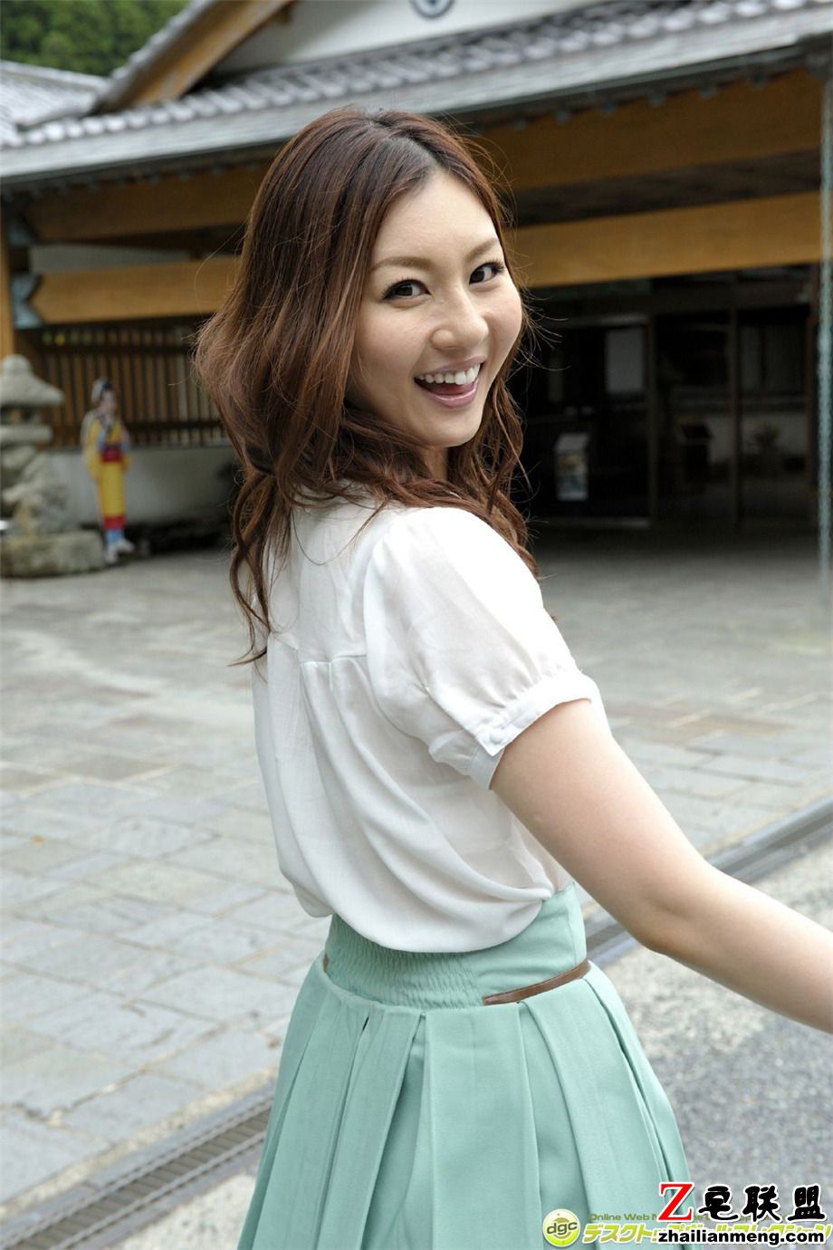 日本少妇美女辰巳唯好看外拍写真集第3张