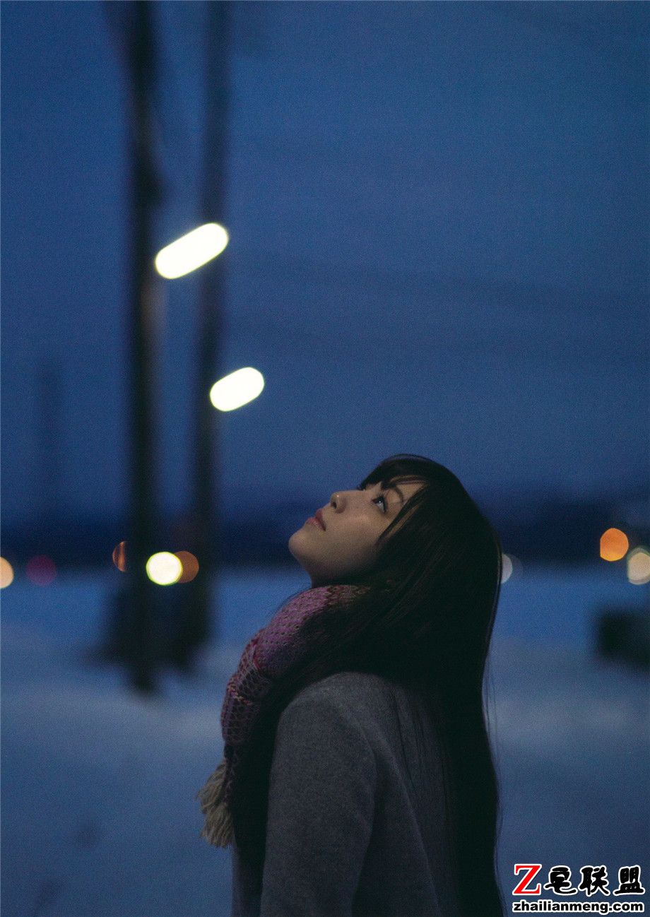 气质<a href=/e/tags/?tagname=%E6%97%A5%E6%9C%AC%E7%BE%8E%E5%A5%B3 target=_blank class=infotextkey>日本美女</a>谱久村圣冬季写真外拍图片第2张