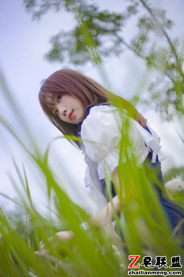 甜美日系女孩户外绿意盎然清爽唯美写真图片