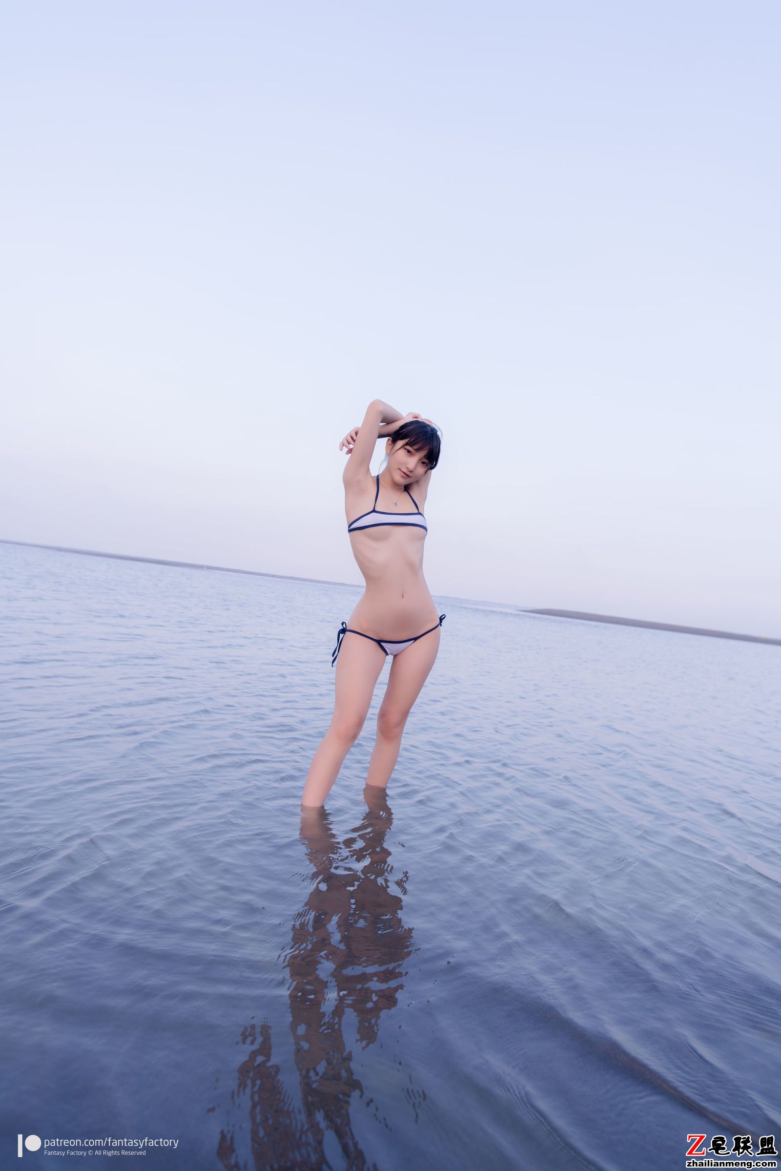 [COSER] 小丁Cosplay - 居家+沙滩+浴室 写真套图第11张