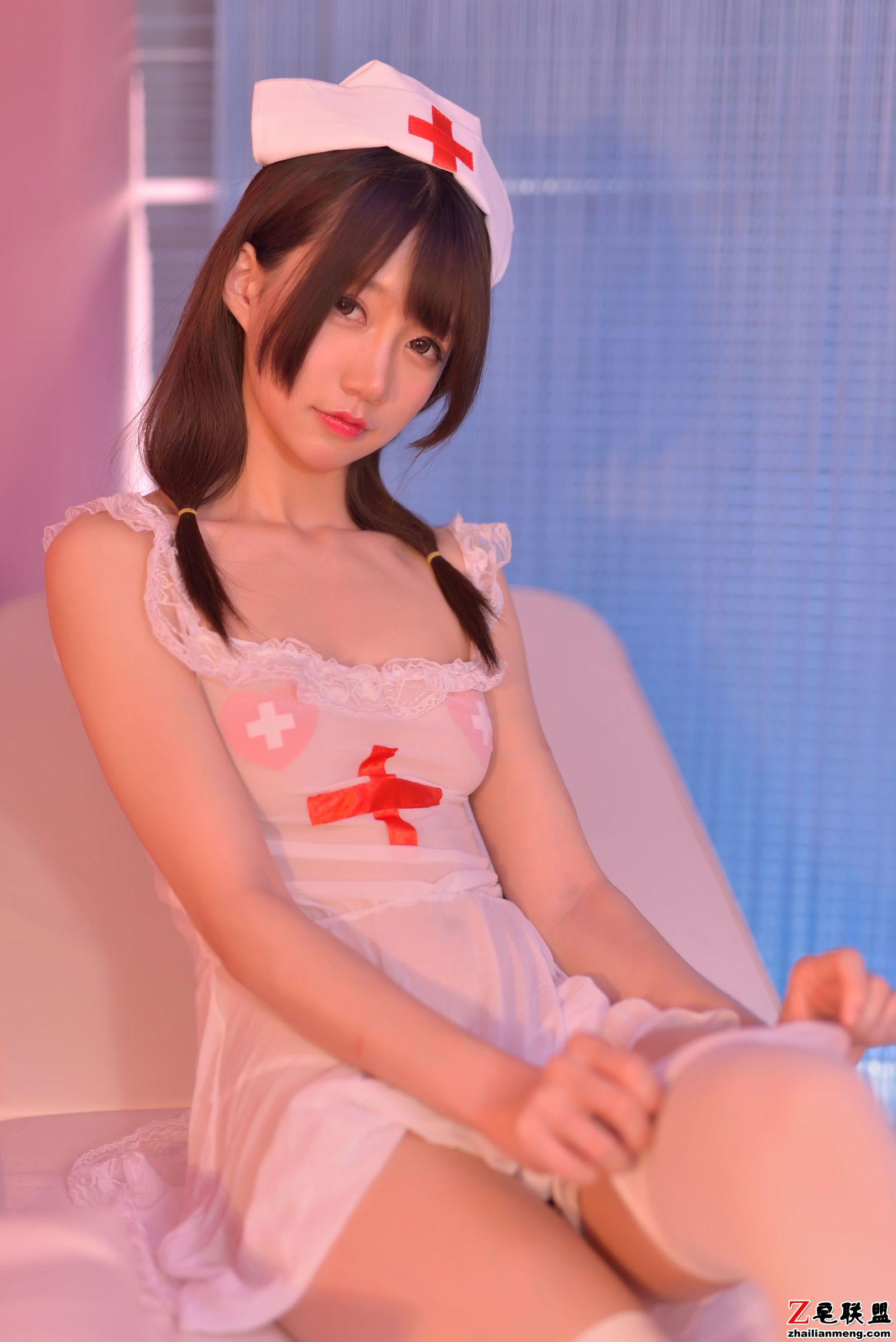 [CosPlay美女] NAGISA魔物喵 - 性感看护师 写真套图第10张