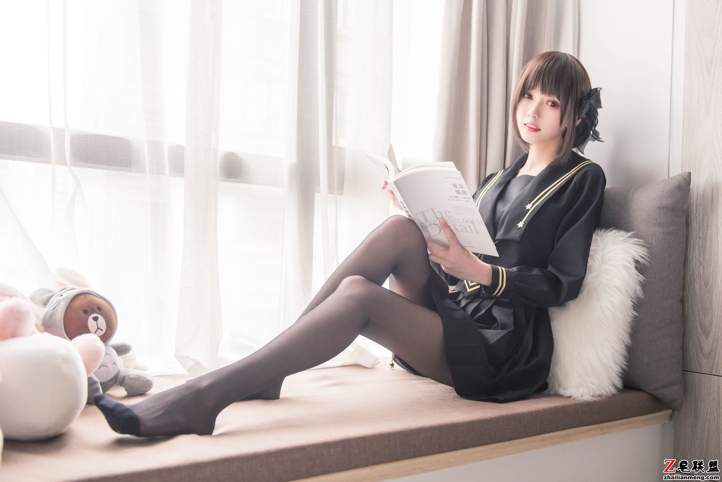 [Coser<a href=/e/tags/?tagname=%E7%BE%8E%E5%A5%B3 target=_blank class=infotextkey>美女</a>] 小妖精你的负卿 - 窗台制服 <a href=/e/tags/?tagname=%E5%86%99%E7%9C%9F target=_blank class=infotextkey>写真</a>套图第1张