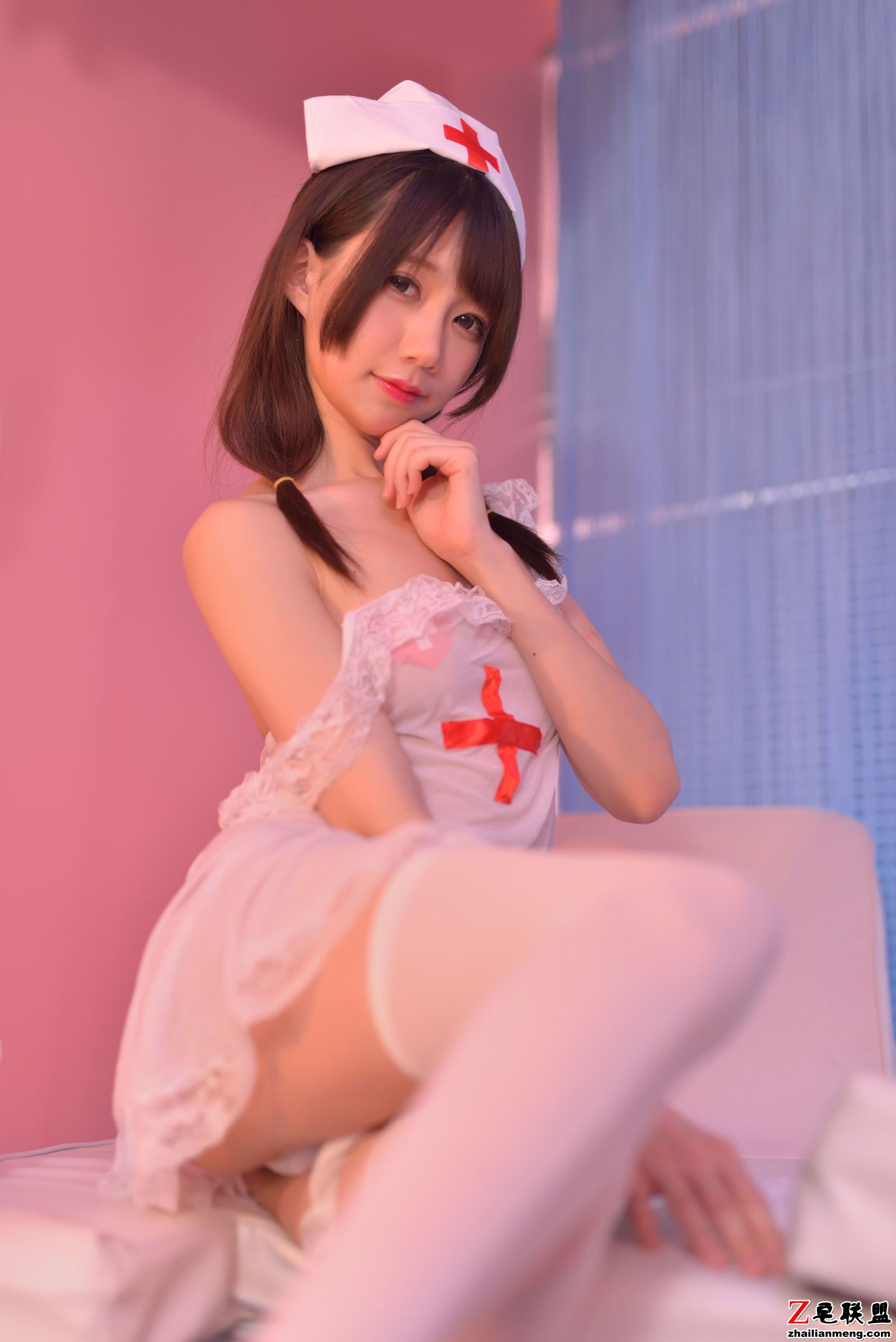 [CosPlay美女] NAGISA魔物喵 - 性感看护师 写真套图第3张