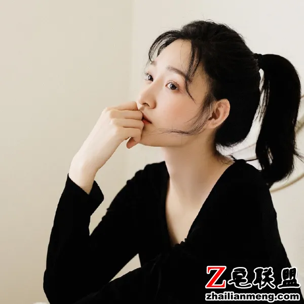 日系清纯氧气美女，气质优雅，美丽动人