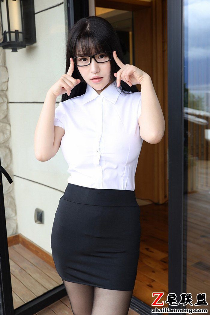 童颜巨乳教师朱可儿俏皮卖弄风骚叫我如何专心上课