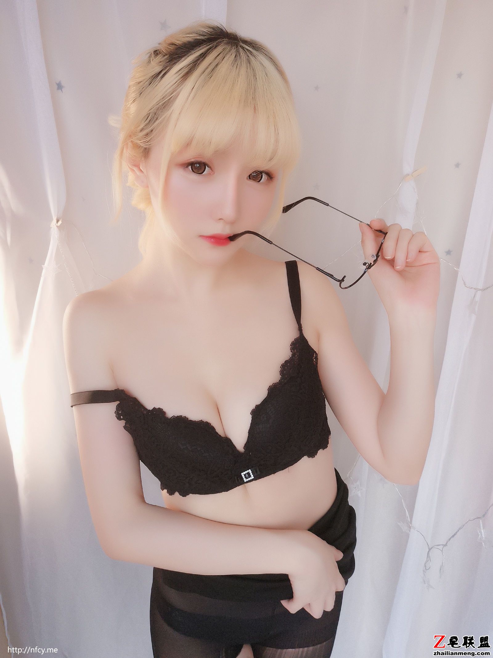 [COSER<a href=/e/tags/?tagname=%E7%BE%8E%E5%A5%B3 target=_blank class=infotextkey>美女</a>] 小姐姐星之迟迟 - 今晚加班包 <a href=/e/tags/?tagname=%E5%86%99%E7%9C%9F target=_blank class=infotextkey>写真</a>套图第1张