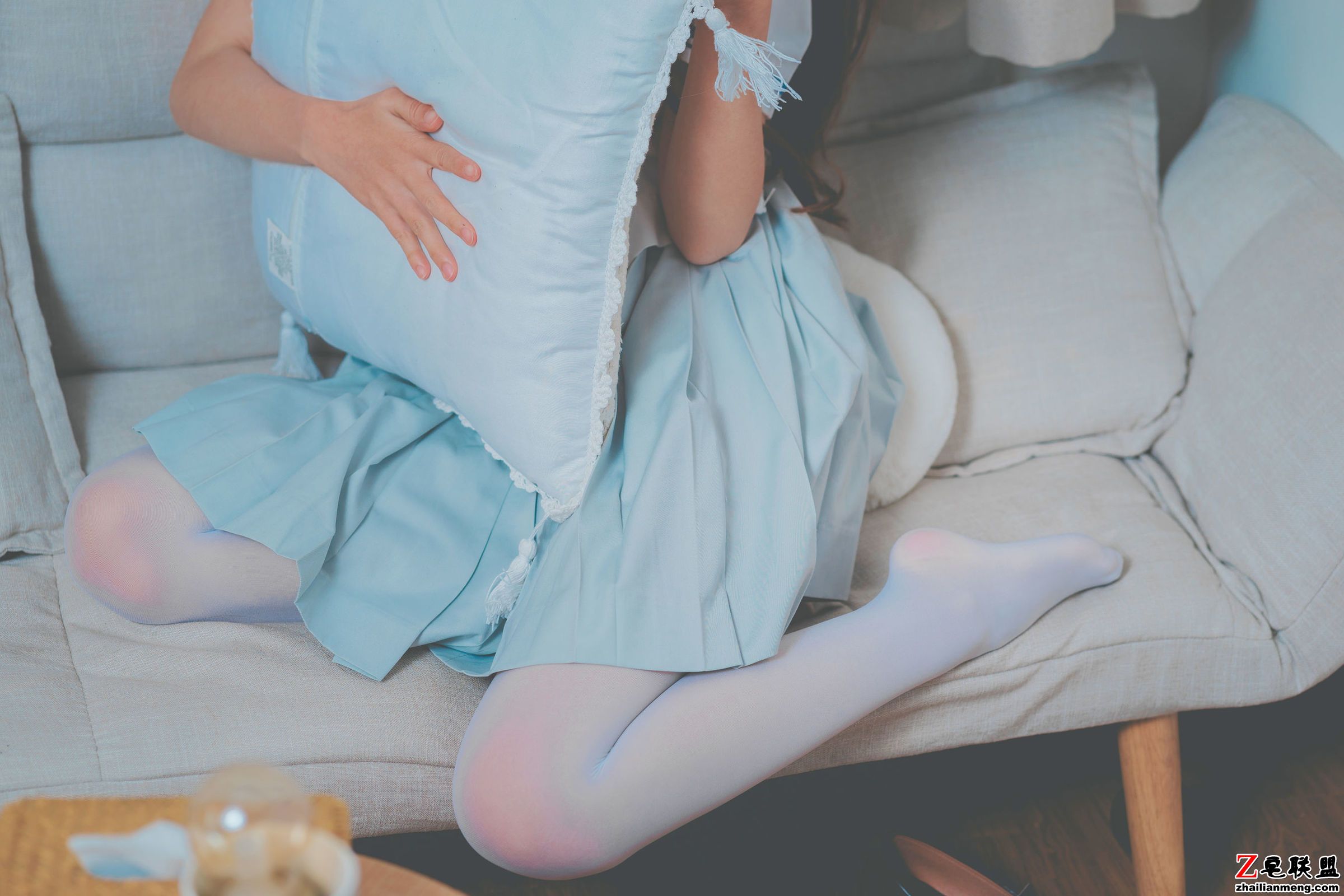 [CosPlay美女] 面饼仙儿 - JK秀+阿凡达私房 写真套图第6张