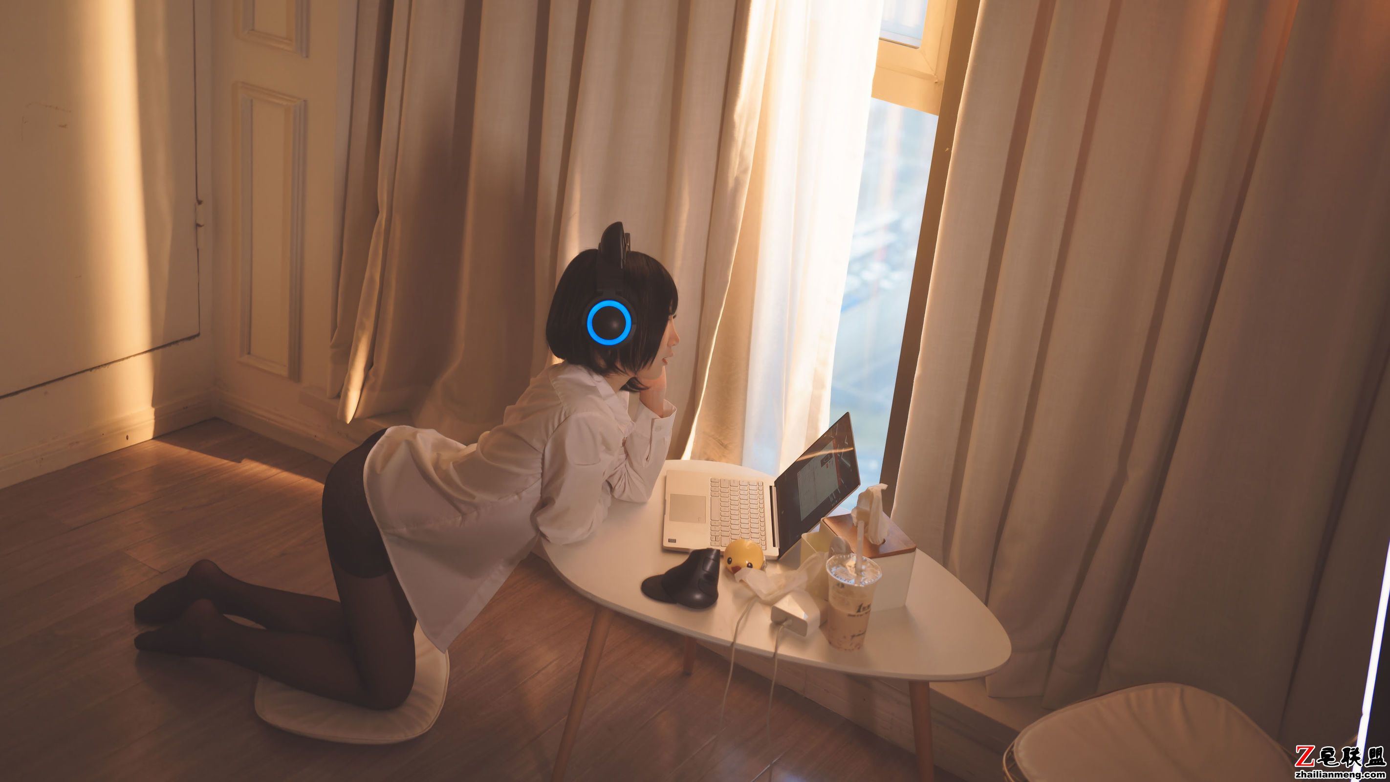 [CosPlay美女] 面饼仙儿 - 猫耳耳机 写真套图第3张