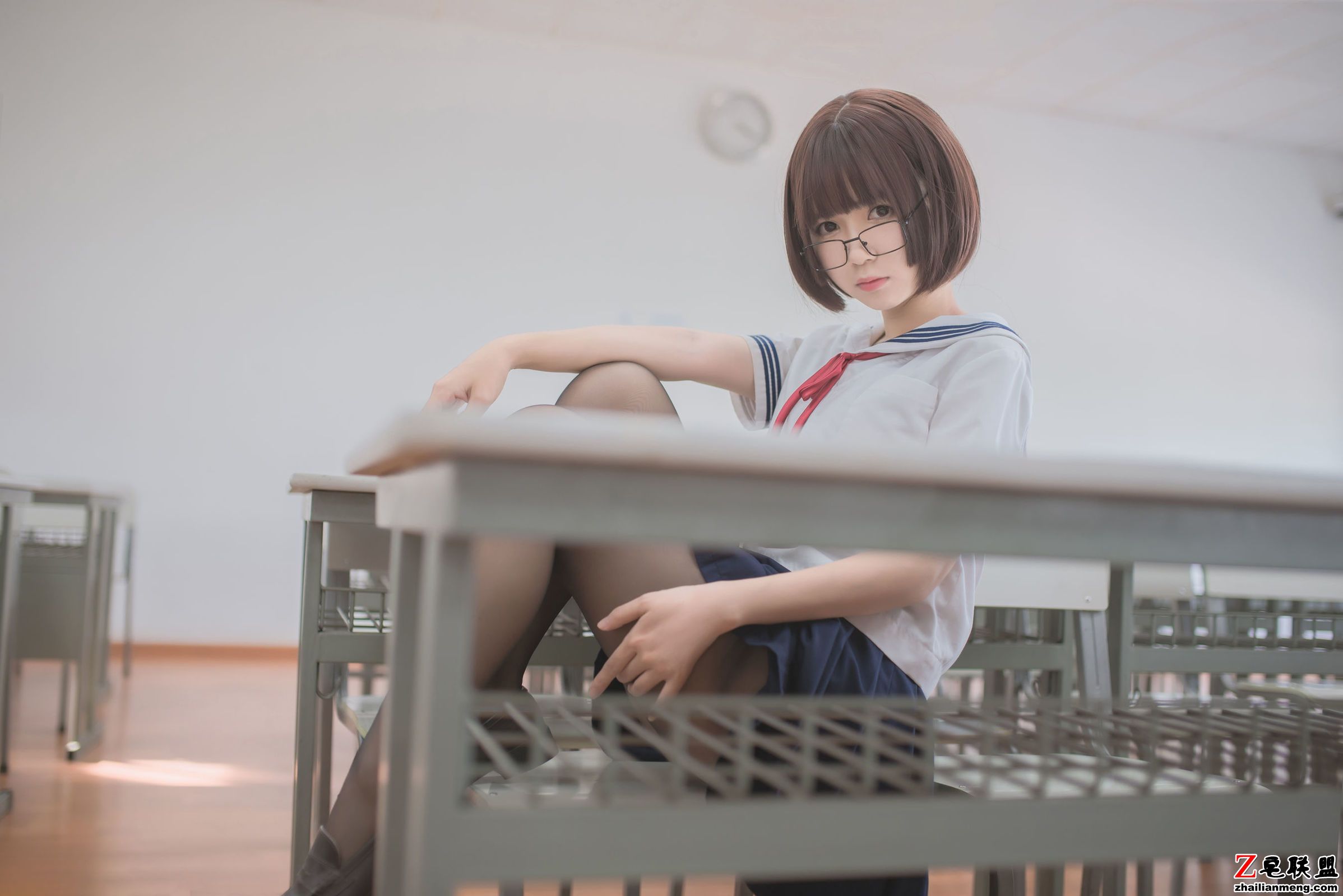 [CosPlay美女] 白金Saki - 蘑菇头黑丝JK 写真套图第5张