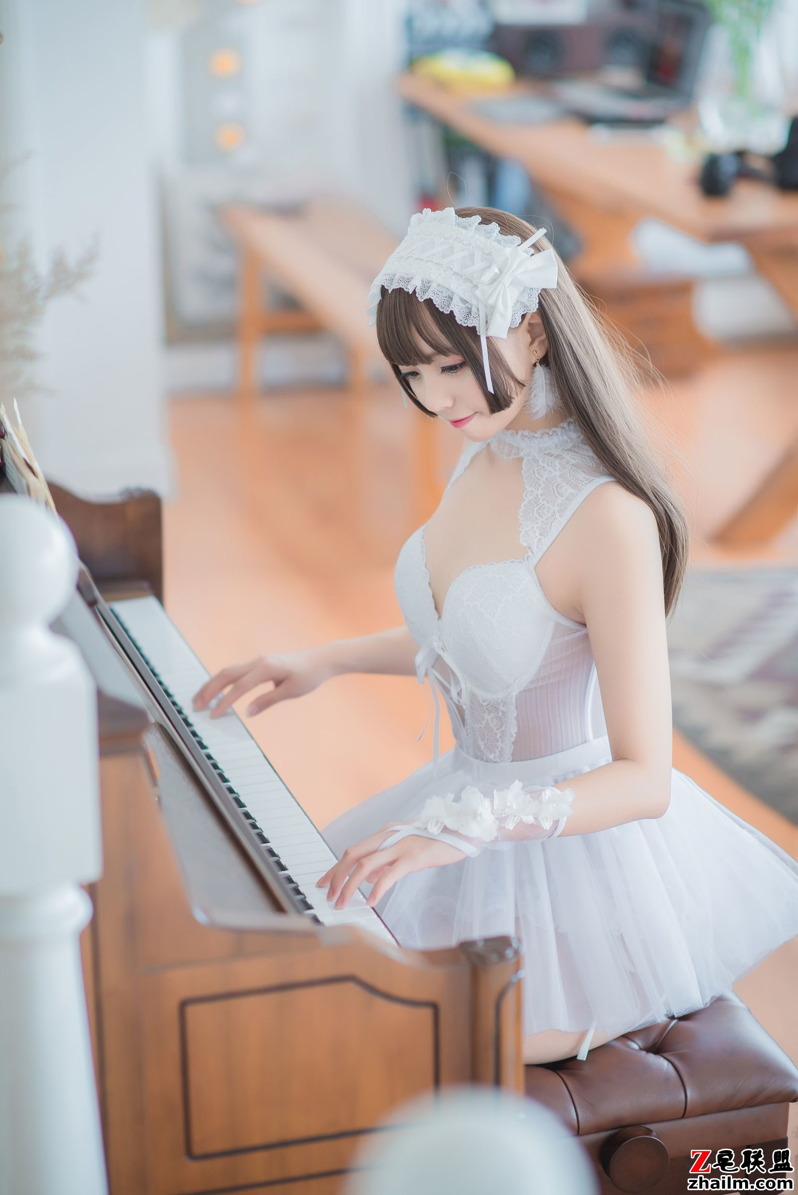 [萌妹子Coser] 小野妹子w - 白色纱裙+蕾姆护士+蕾姆兔女郎 写真套图第8张