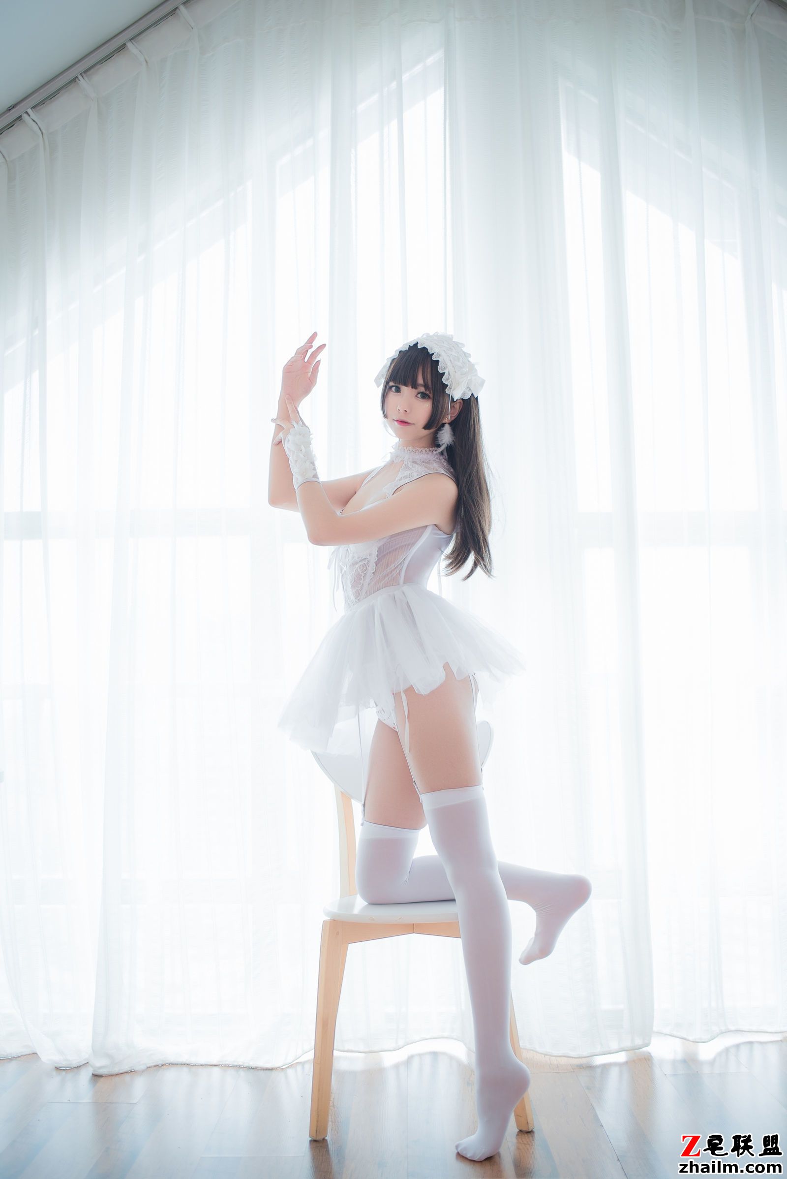 [萌妹子Coser] 小野妹子w - 白色纱裙+蕾姆护士+蕾姆兔女郎 写真套图第5张