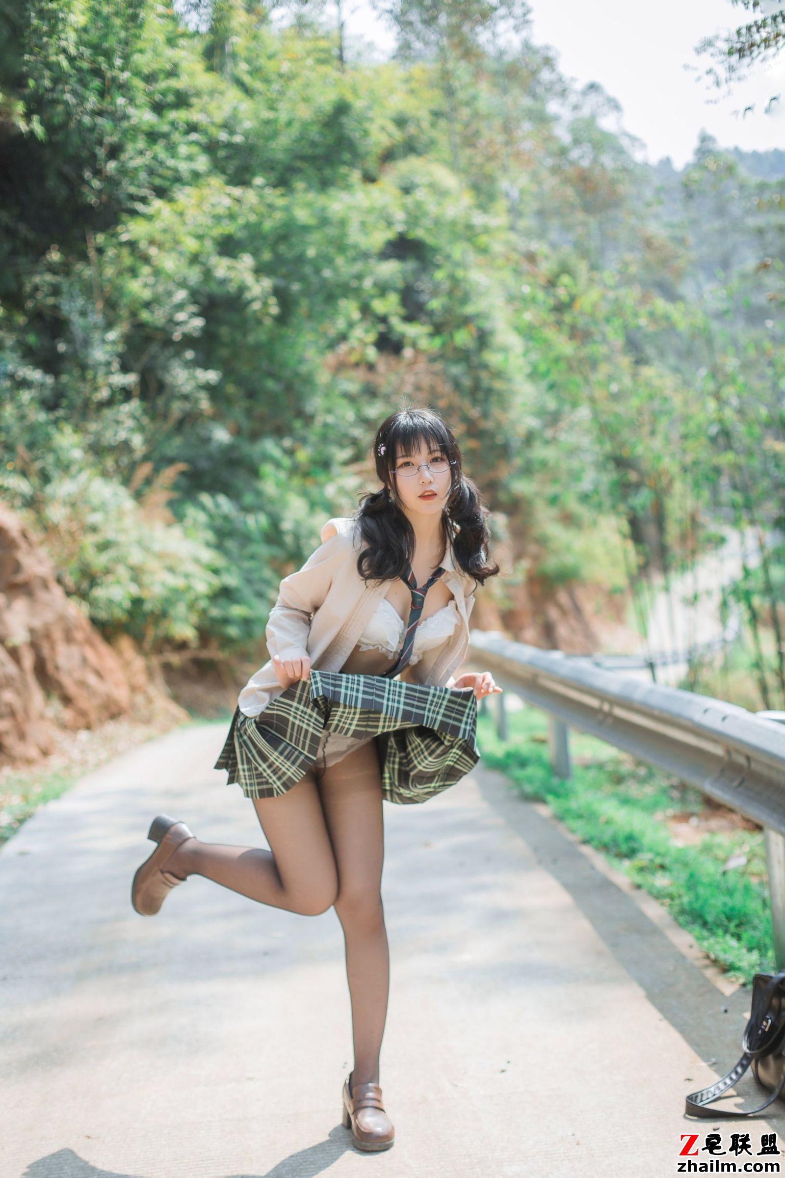 [COSER美女] 逐月su - 乡间小路 写真套图第3张