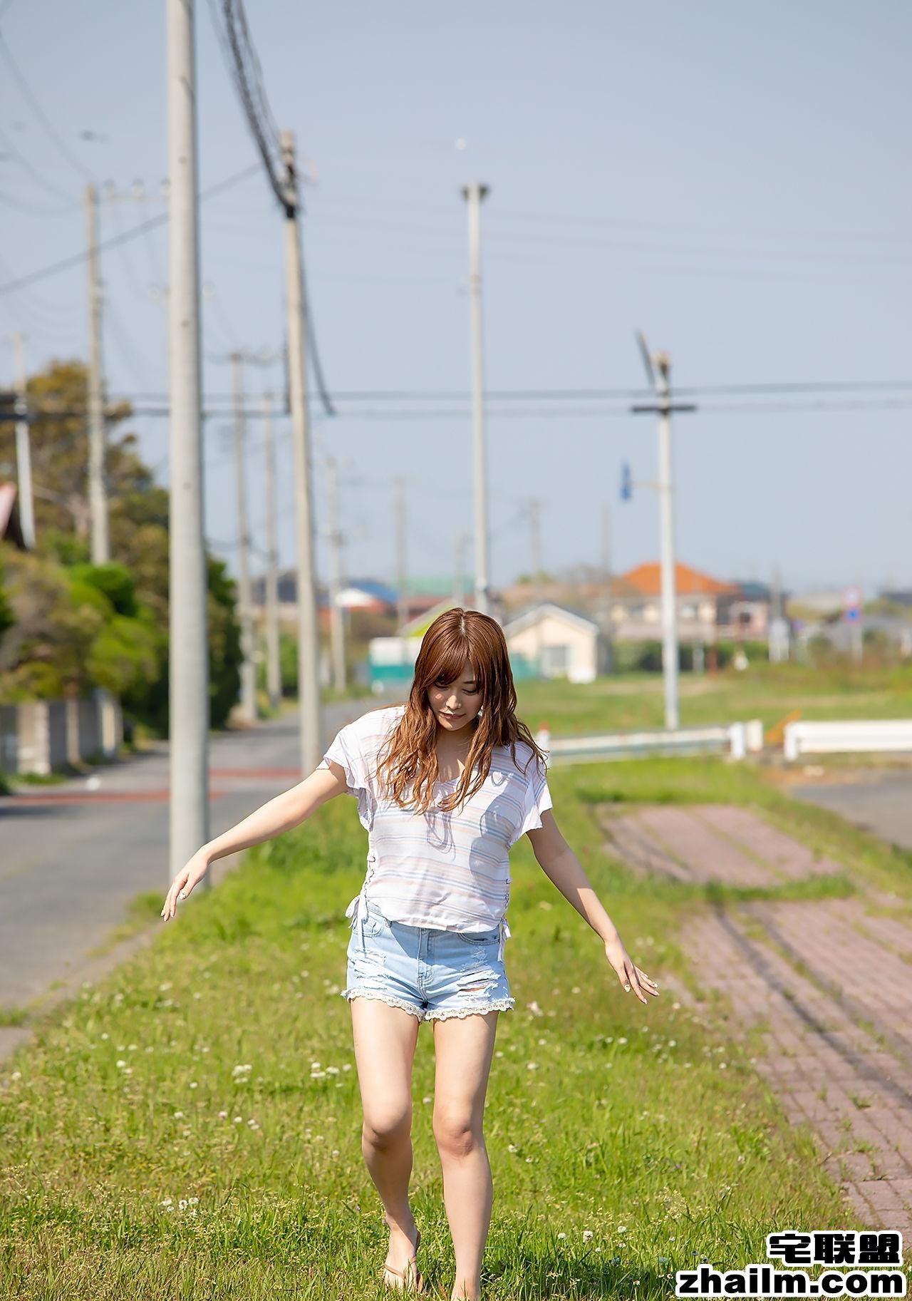 日本极品大奶美女益坂美亜诱惑旅拍写真图片第5张