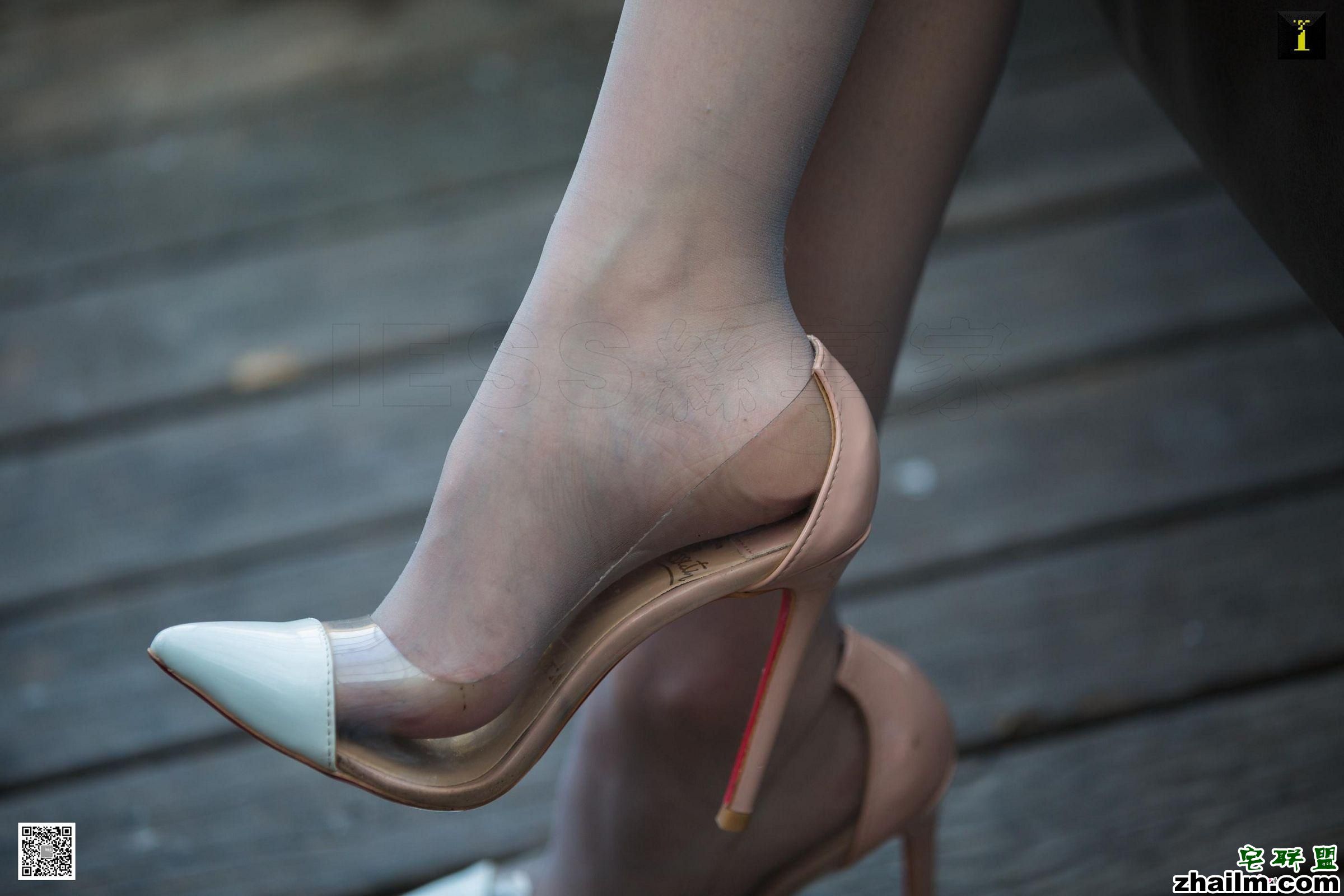 [IESS<a href=/e/tags/?tagname=%E7%BE%8E%E5%A5%B3 target=_blank class=infotextkey>美女</a>套图] 2020.01.01 丝享家651：湖畔旁的紫薇