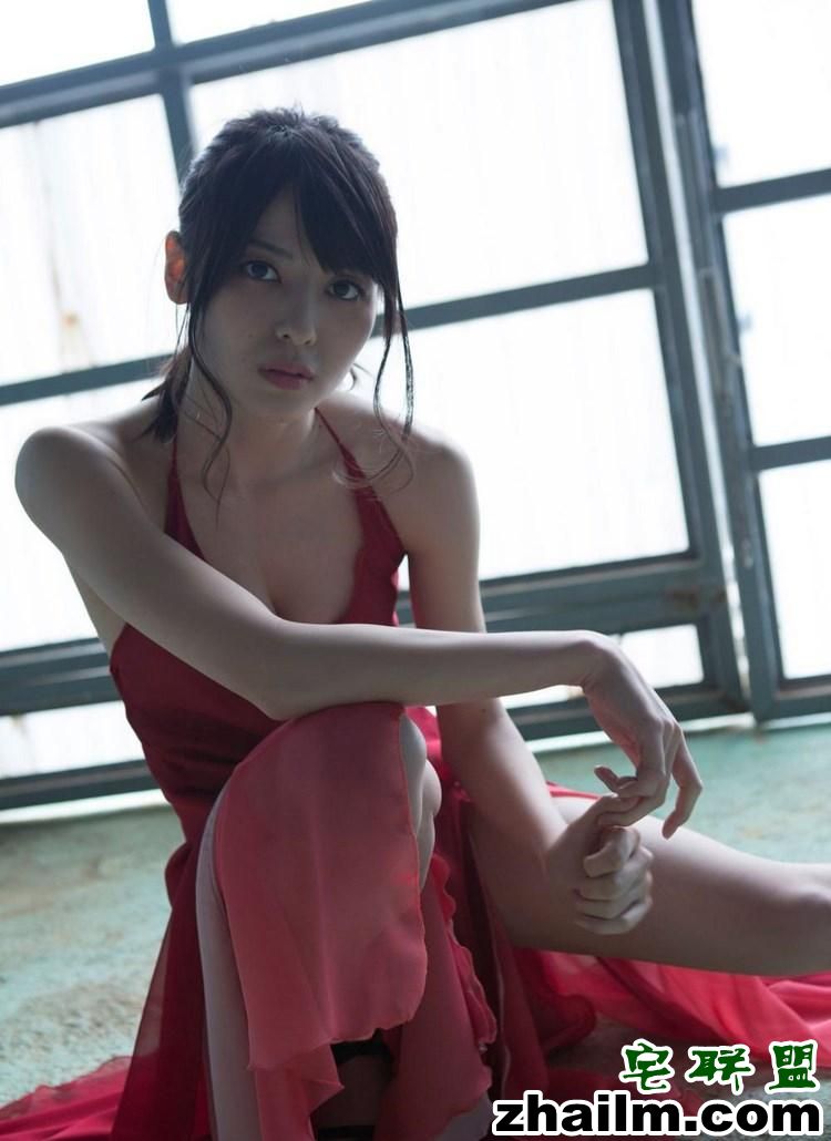 极品日本美女矢島舞美开胸露嫩乳大胆艺术写真图片第3张