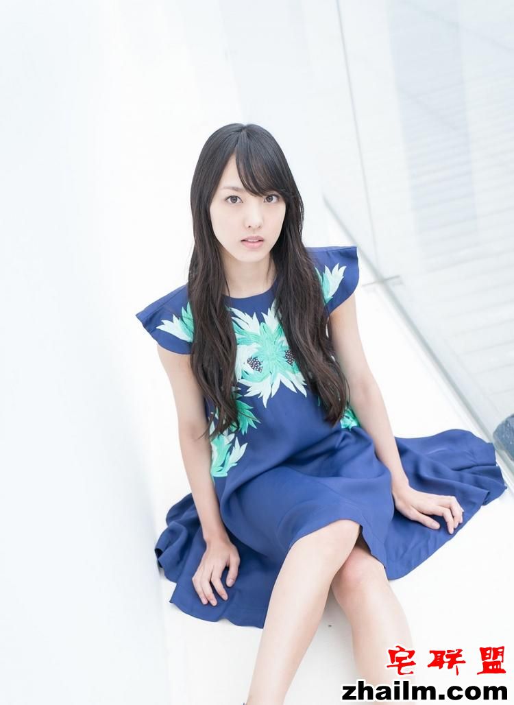 日本御姐美女饭洼春菜齐性感热裤私房写真图片第4张