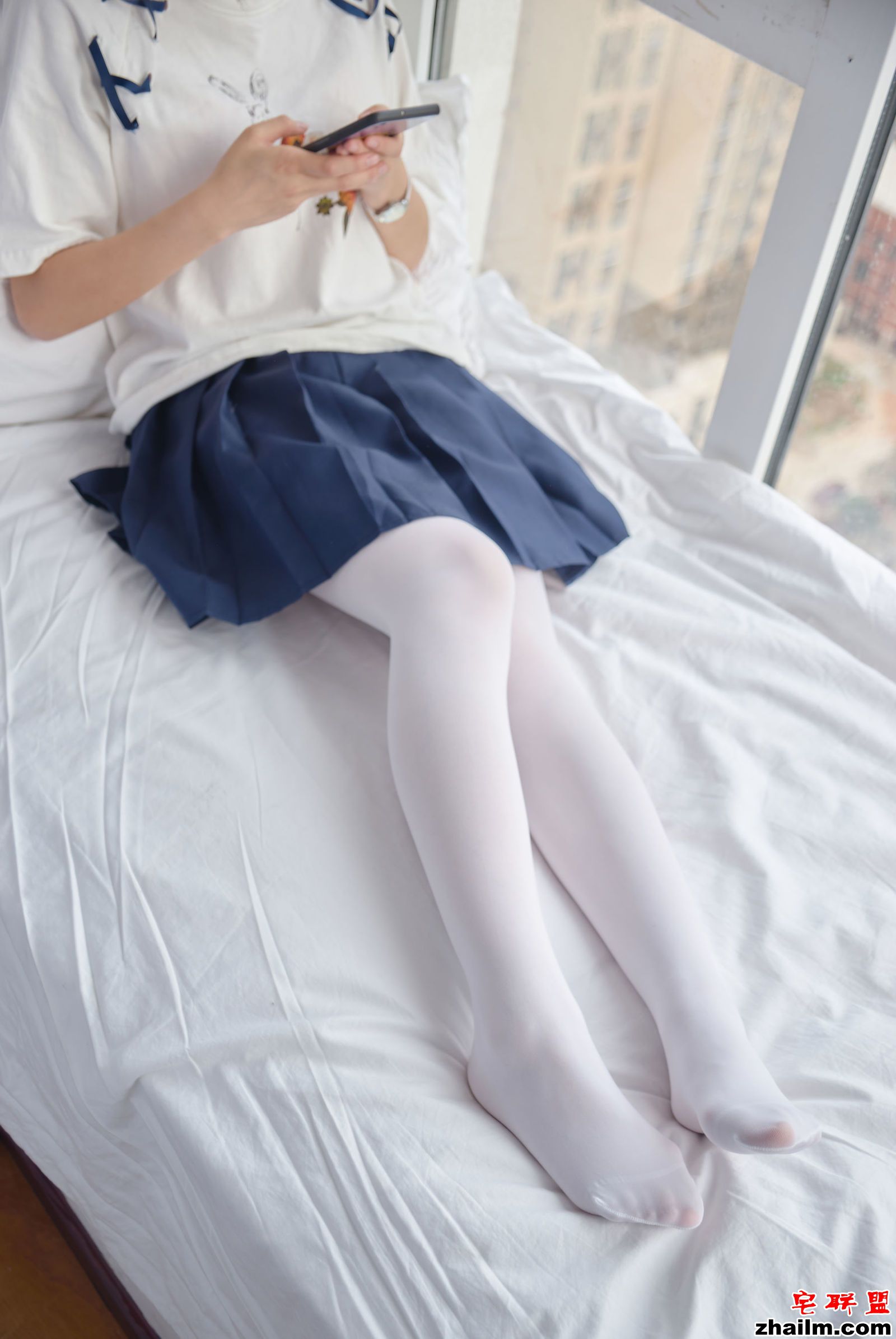 [轻兰映画] VOL.018 窗台上的白丝女孩 <a href=/e/tags/?tagname=%E5%86%99%E7%9C%9F target=_blank class=infotextkey>写真</a>套图第1张