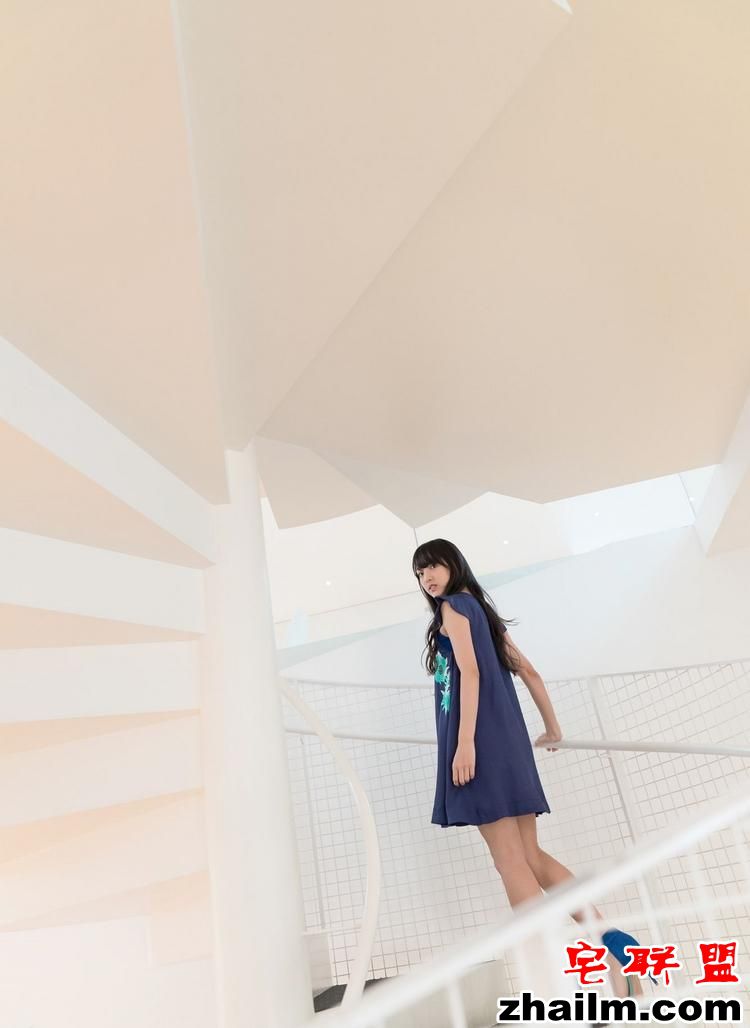 日本御姐美女饭洼春菜齐性感热裤私房写真图片第5张