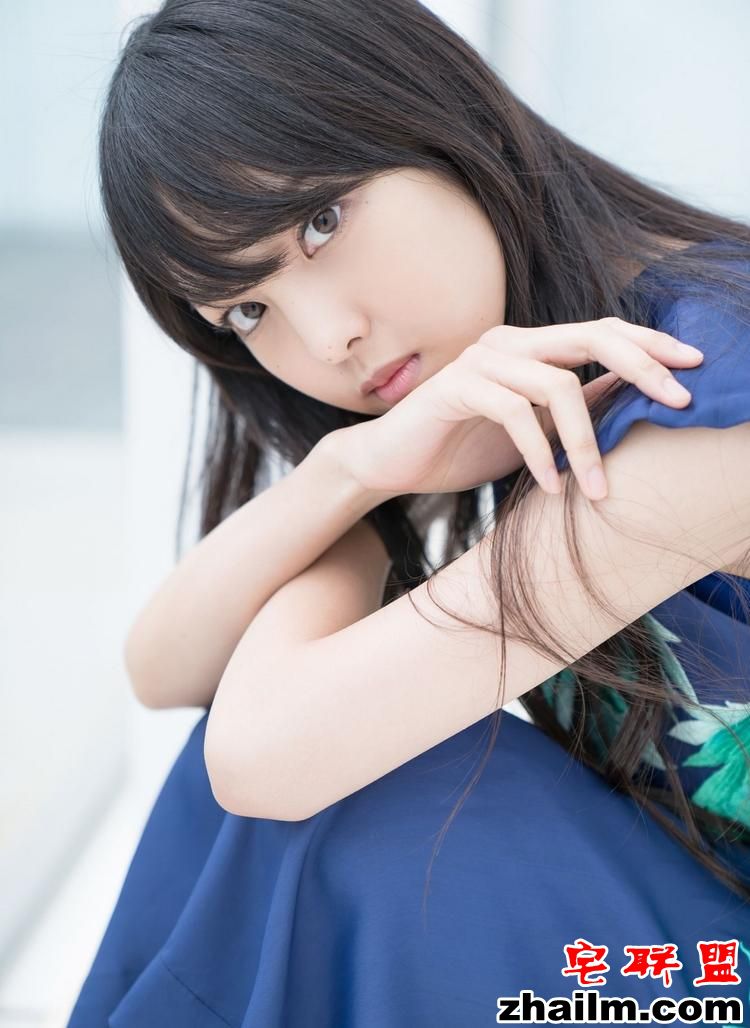 日本御姐美女饭洼春菜齐性感热裤私房写真图片第3张