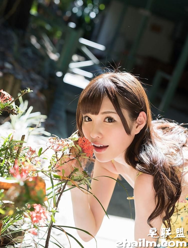 养眼日本美女桥本有菜人间胸器淑雅短裙超清户外摄影写真第4张