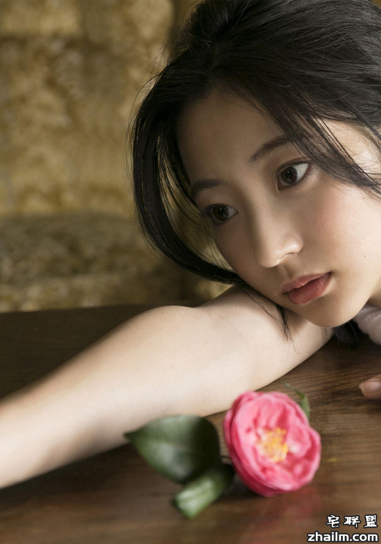 日本<a href=/e/tags/?tagname=%E7%BE%8E%E4%B9%B3 target=_blank class=infotextkey>美乳</a>小<a href=/e/tags/?tagname=%E7%BE%8E%E5%A5%B3 target=_blank class=infotextkey>美女</a>武田玲奈<a href=/e/tags/?tagname=%E6%80%A7%E6%84%9F target=_blank class=infotextkey>性感</a><a href=/e/tags/?tagname=%E8%AF%B1%E6%83%91 target=_blank class=infotextkey>诱惑</a>内衣酥胸摄影<a href=/e/tags/?tagname=%E5%86%99%E7%9C%9F target=_blank class=infotextkey>写真</a>图片第1张