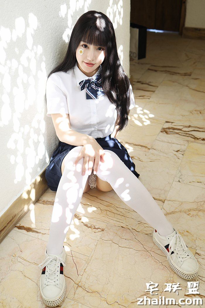 激萌学生妹朱可儿粉嫩白臀柔软巨乳撩裙诱惑