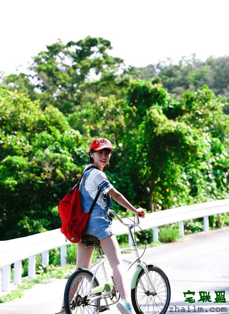 日本短发小美女工藤遥户外元气假小子写真图片第4张