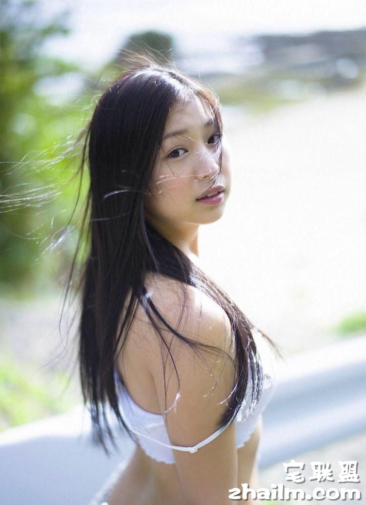 极品日本大奶美女佐山彩香诱惑户外写真集第4张