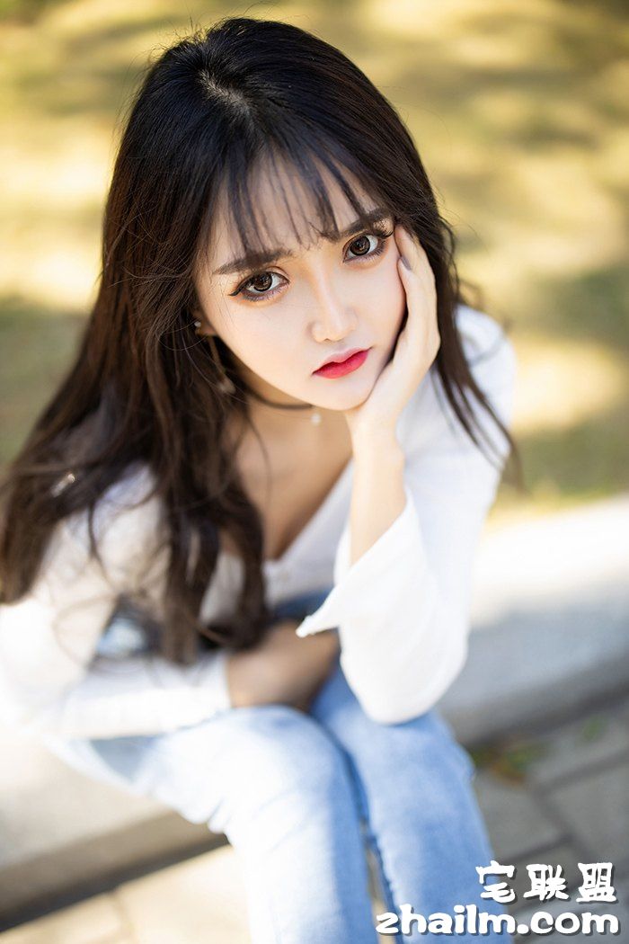 热辣嫩模小妹Miko酱肉丝厚臀搔首弄姿