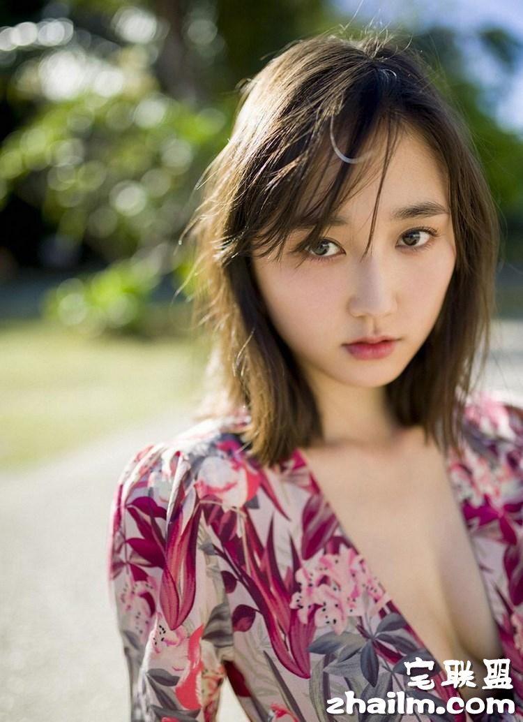 短发日本纯天然美女铃木友高清户外<a href=/e/tags/?tagname=%E5%86%99%E7%9C%9F%E5%9B%BE%E7%89%87 target=_blank class=infotextkey>写真图片</a>第2张