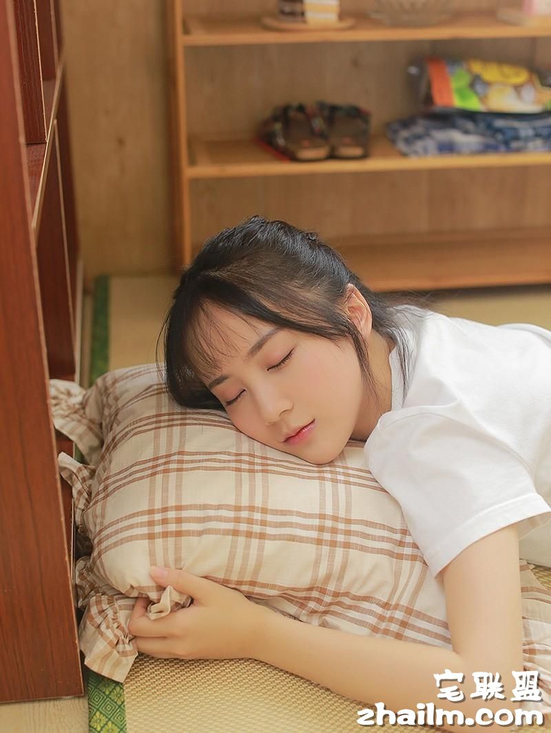 日本可爱邻家小美女热裤白皙长腿粉嫩私房摄影写真图片第4张