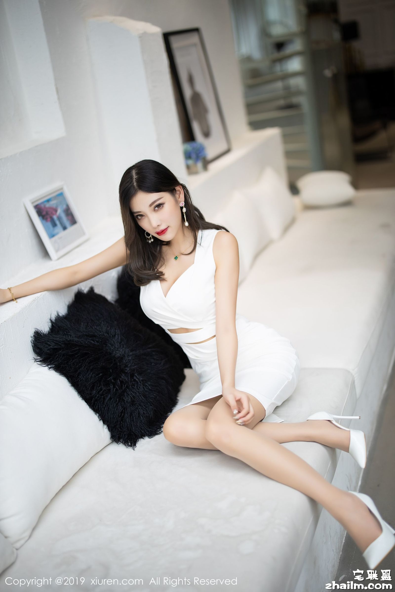 [XIUREN秀人网] No.1695 性感女神@杨晨晨sugar黑丝美腿写真第11张