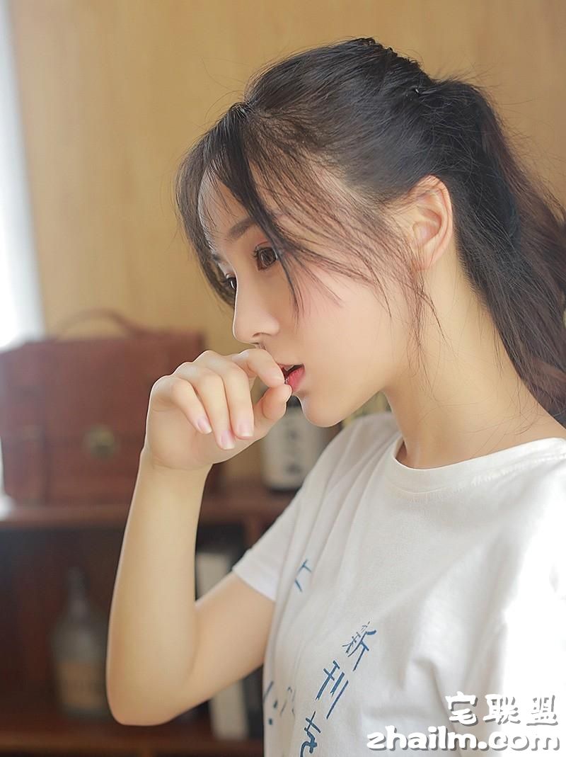 日本可爱邻家小美女热裤白皙长腿粉嫩私房摄影<a href=/e/tags/?tagname=%E5%86%99%E7%9C%9F%E5%9B%BE%E7%89%87 target=_blank class=infotextkey>写真图片</a>第2张