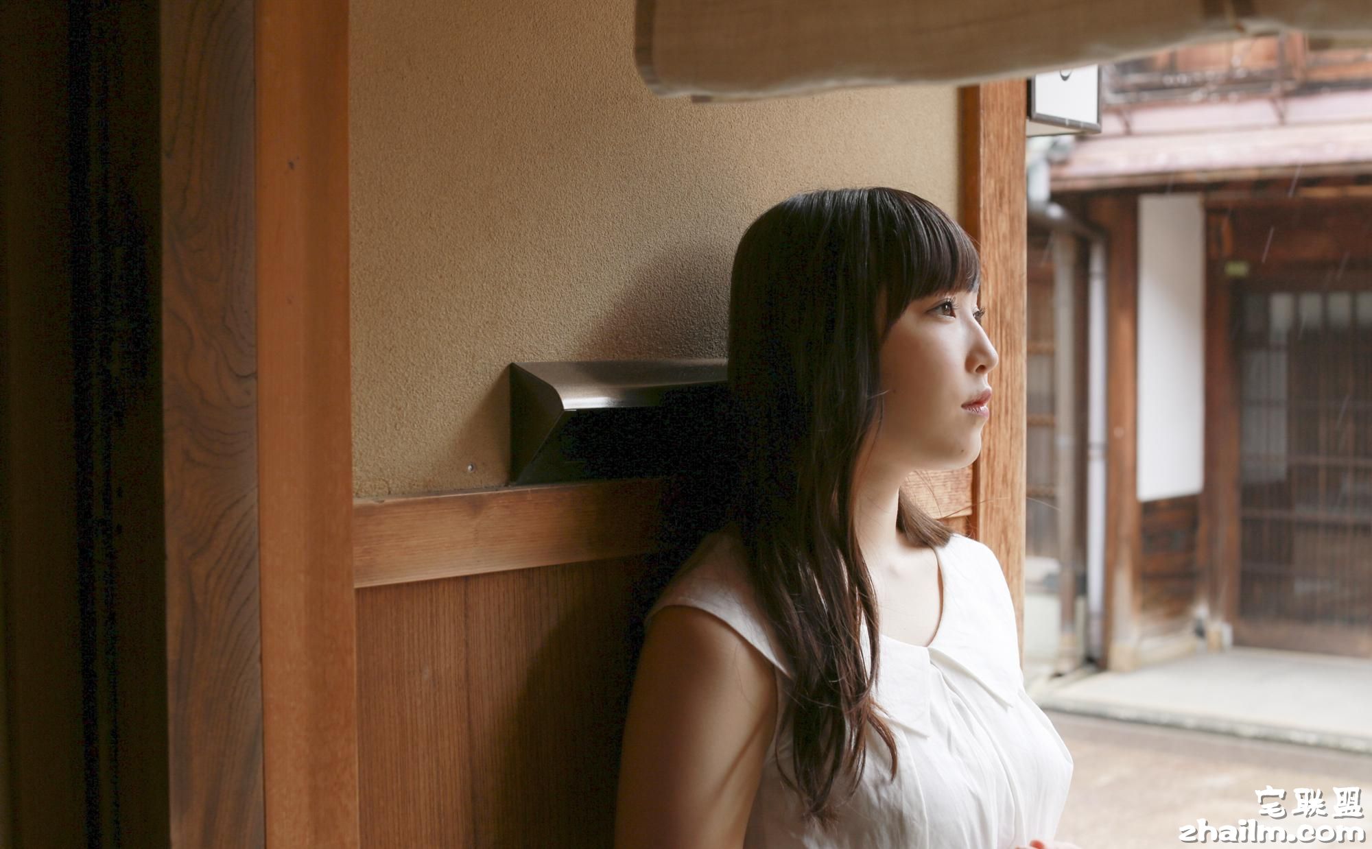 性感日本大奶长发美女谱久村圣大胆个人摄影<a href=/e/tags/?tagname=%E5%86%99%E7%9C%9F%E5%9B%BE%E7%89%87 target=_blank class=infotextkey>写真图片</a>第2张