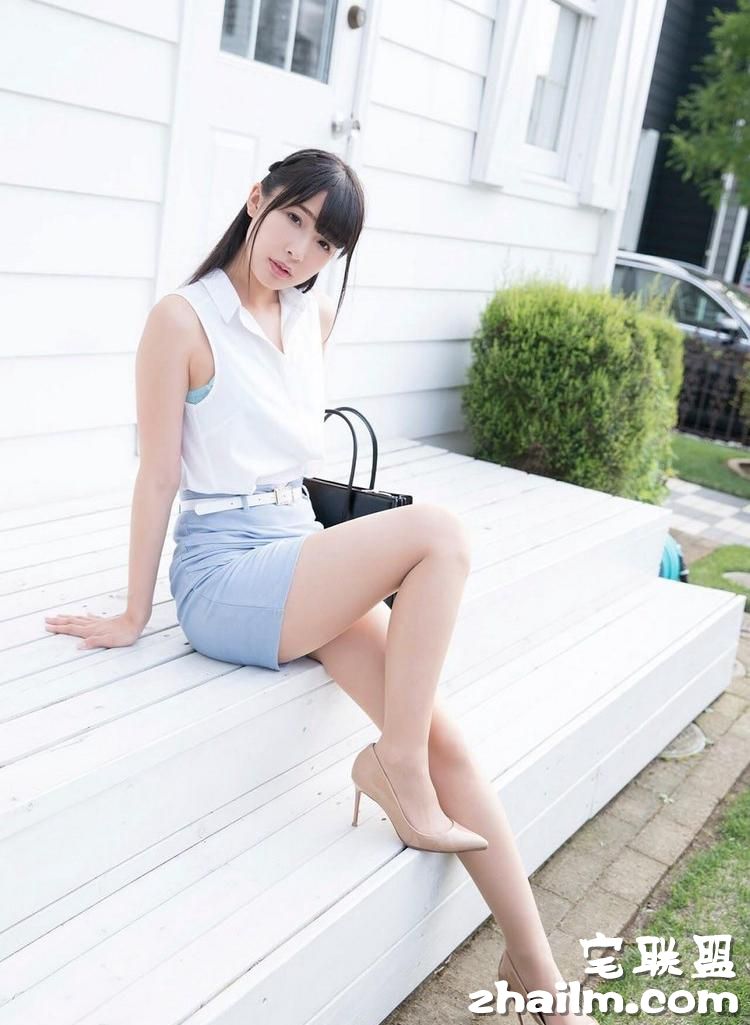 日本水蛇腰长发美女川崎绫饱满美臀修长双腿私房<a href=/e/tags/?tagname=%E5%86%99%E7%9C%9F%E5%9B%BE%E7%89%87 target=_blank class=infotextkey>写真图片</a>第2张